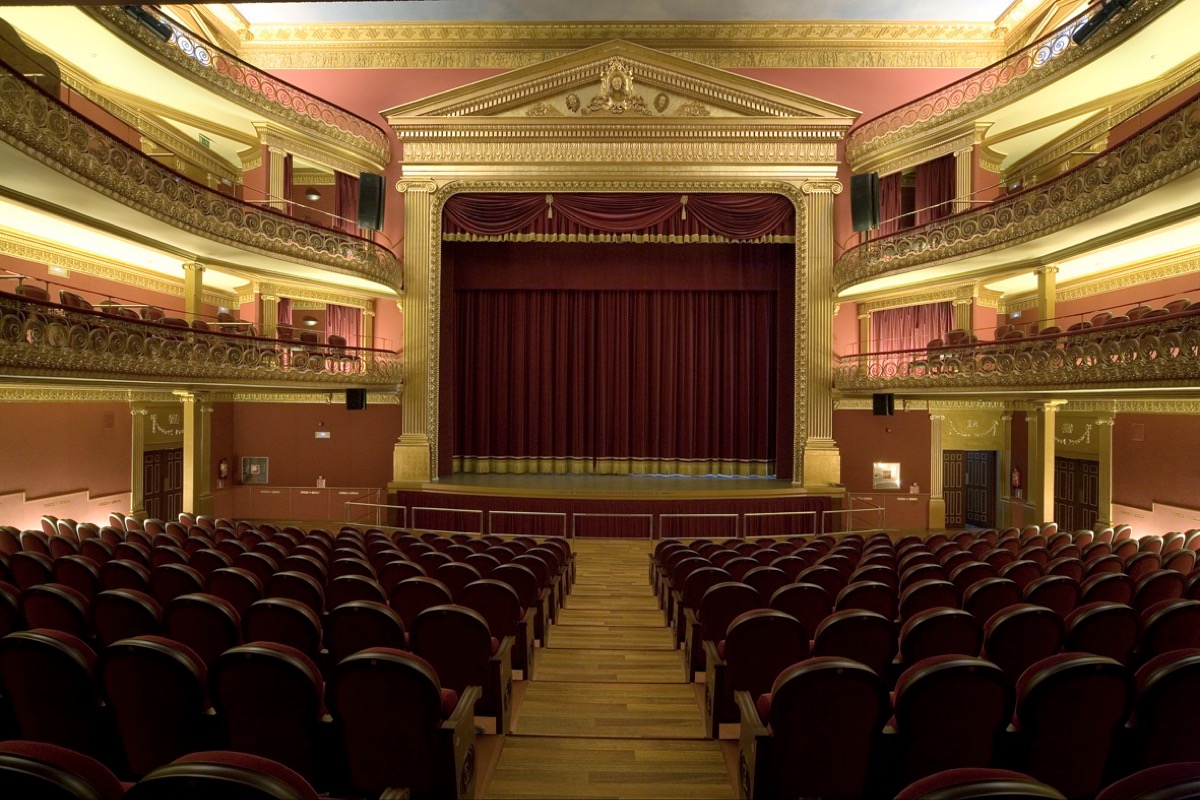 “Salva Reina” Comedia